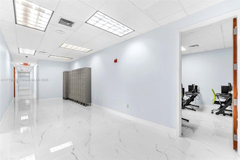 Commercial property in Miramar, Florida № 1864336 - photo 19