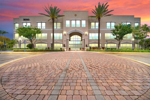 Commercial property in Miramar, Florida № 1864336 - photo 1