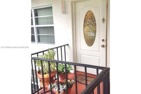 Copropriété à louer à Pembroke Pines, Floride: 2 chambres, 108.7 m2 № 1859953 - photo 2