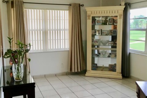 Copropriété à louer à Pembroke Pines, Floride: 2 chambres, 108.7 m2 № 1859953 - photo 8