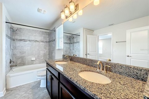 House in STOREY PARK in Orlando, Florida 4 bedrooms, 235.51 sq.m. № 1829429 - photo 24