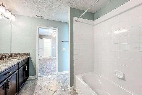 House in STOREY PARK in Orlando, Florida 4 bedrooms, 235.51 sq.m. № 1829429 - photo 29