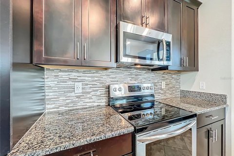 House in STOREY PARK in Orlando, Florida 4 bedrooms, 235.51 sq.m. № 1829429 - photo 7