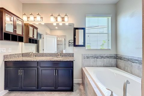 House in STOREY PARK in Orlando, Florida 4 bedrooms, 235.51 sq.m. № 1829429 - photo 16