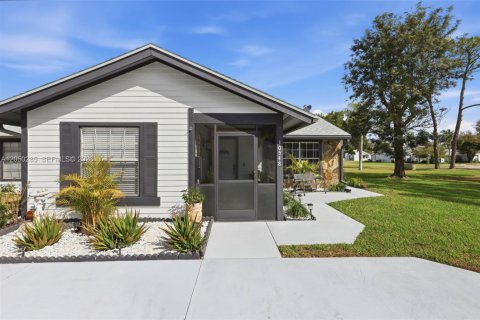 House in Lehigh Acres, Florida 2 bedrooms, 93.27 sq.m. № 2252221