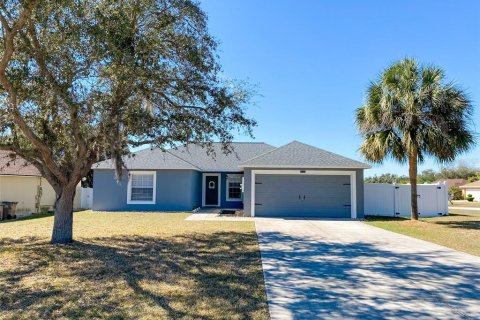Villa ou maison à Clermont, Floride 4 chambres, 132.11 m2 № 2408099