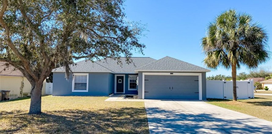 Villa ou maison à Clermont, Floride 4 chambres, 132.11 m2 № 2408099