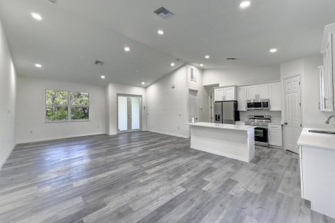 Villa ou maison à vendre à Lehigh Acres, Floride: 3 chambres, 196.67 m2 № 2391968 - photo 8