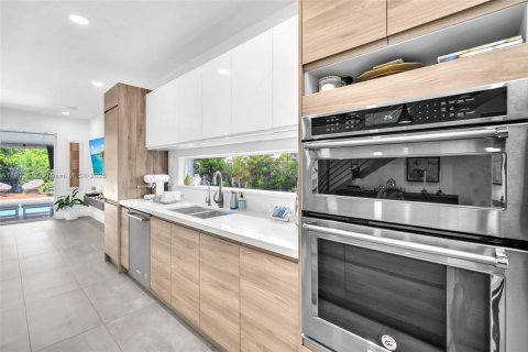 Townhouse in Miami, Florida 3 bedrooms, 264.77 sq.m. № 1956949 - photo 12