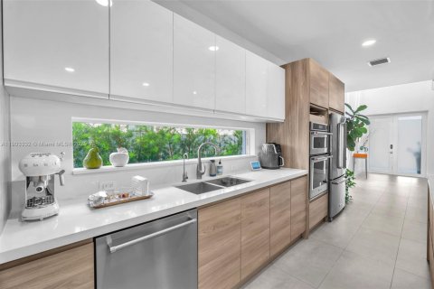 Townhouse in Miami, Florida 3 bedrooms, 264.77 sq.m. № 1956949 - photo 10