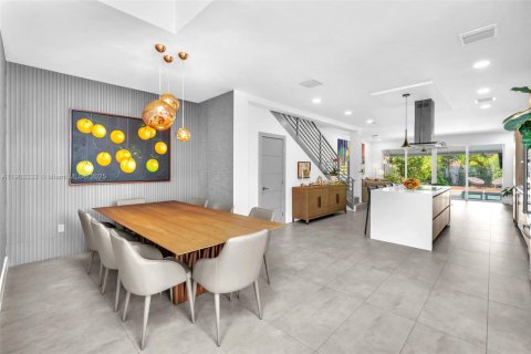 Townhouse in Miami, Florida 3 bedrooms, 264.77 sq.m. № 1956949 - photo 6