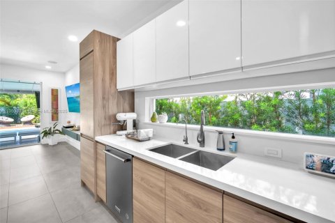 Townhouse in Miami, Florida 3 bedrooms, 264.77 sq.m. № 1956949 - photo 13