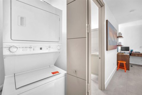 Townhouse in Miami, Florida 3 bedrooms, 264.77 sq.m. № 1956949 - photo 22