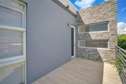 Townhouse in Miami, Florida 3 bedrooms, 264.77 sq.m. № 1956949 - photo 28
