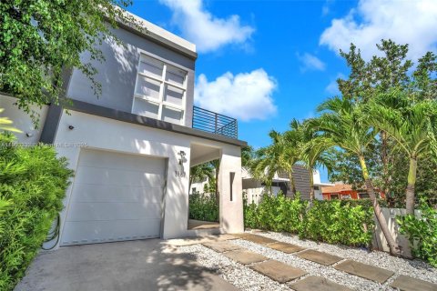 Townhouse in Miami, Florida 3 bedrooms, 264.77 sq.m. № 1956949 - photo 3