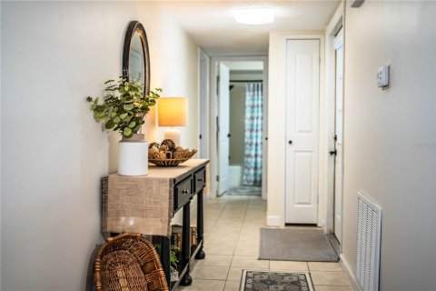 Condo in Lakeland, Florida, 2 bedrooms  № 1716921 - photo 11