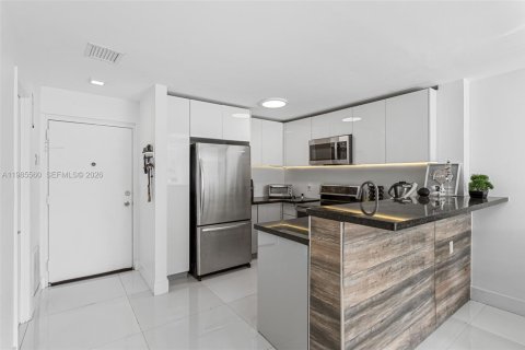 Condo in Miami Beach, Florida, 2 bedrooms № 2255047