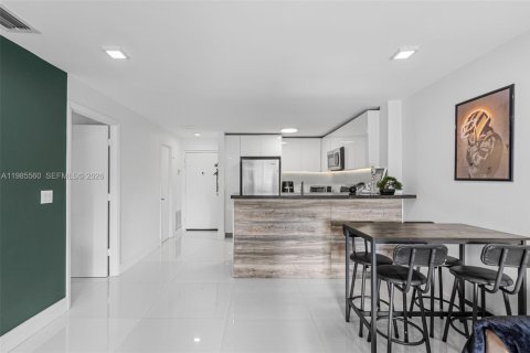 Condo in Miami Beach, Florida, 2 bedrooms  № 2255047 - photo 6
