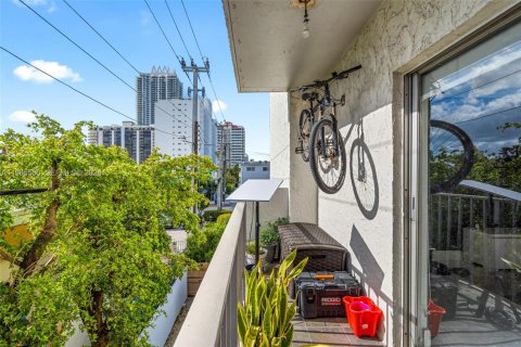 Condo in Miami Beach, Florida, 2 bedrooms  № 2255047 - photo 12