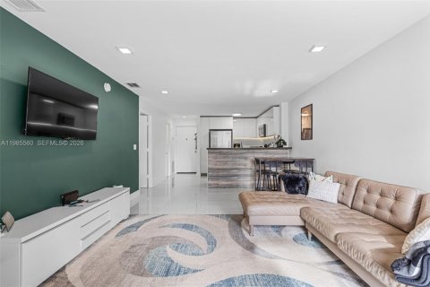 Condo in Miami Beach, Florida, 2 bedrooms  № 2255047 - photo 9