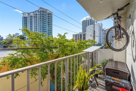 Condo in Miami Beach, Florida, 2 bedrooms  № 2255047 - photo 11