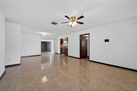 Casa en venta en Kissimmee, Florida, 3 dormitorios, 121.98 m2 № 2218111 - foto 7
