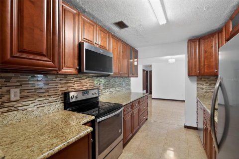 Casa en venta en Kissimmee, Florida, 3 dormitorios, 121.98 m2 № 2218111 - foto 11