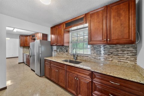 Casa en venta en Kissimmee, Florida, 3 dormitorios, 121.98 m2 № 2218111 - foto 13