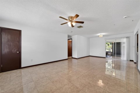 Casa en venta en Kissimmee, Florida, 3 dormitorios, 121.98 m2 № 2218111 - foto 6