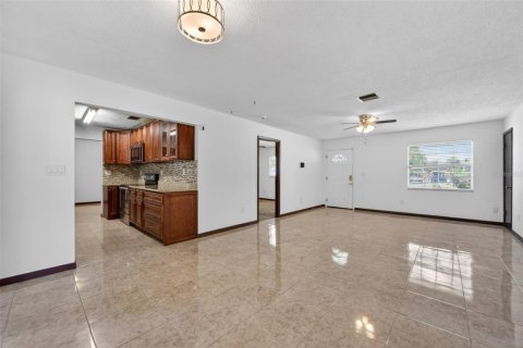 Casa en venta en Kissimmee, Florida, 3 dormitorios, 121.98 m2 № 2218111 - foto 10