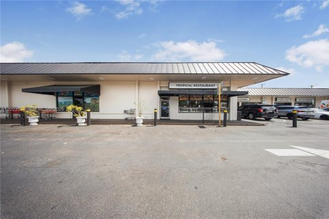 Propiedad comercial en venta en Hialeah, Florida № 2154098 - foto 7