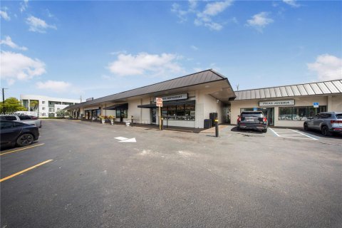 Propiedad comercial en venta en Hialeah, Florida № 2154098 - foto 8