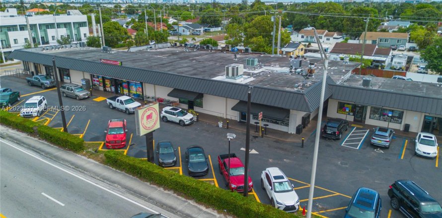 Propiedad comercial en Hialeah, Florida № 2154098
