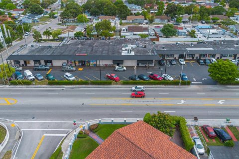 Propiedad comercial en venta en Hialeah, Florida № 2154098 - foto 2