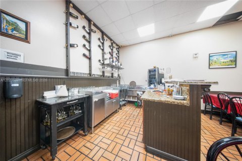Propiedad comercial en venta en Hialeah, Florida № 2154098 - foto 22