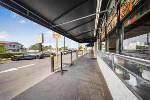 Propiedad comercial en venta en Hialeah, Florida № 2154098 - foto 9