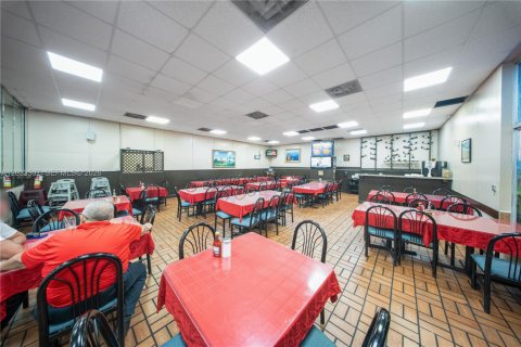 Propiedad comercial en venta en Hialeah, Florida № 2154098 - foto 28