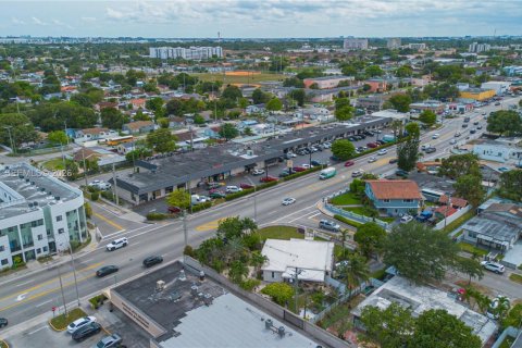 Propiedad comercial en venta en Hialeah, Florida № 2154098 - foto 5