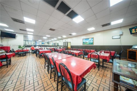 Propiedad comercial en venta en Hialeah, Florida № 2154098 - foto 24