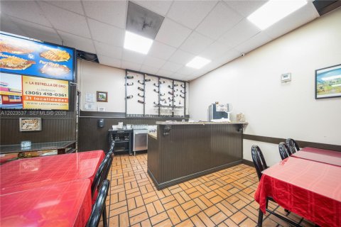 Propiedad comercial en venta en Hialeah, Florida № 2154098 - foto 23