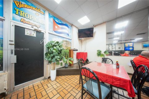 Propiedad comercial en venta en Hialeah, Florida № 2154098 - foto 27