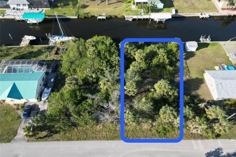 Terreno en venta en Port Charlotte, Florida № 1577369 - foto 1