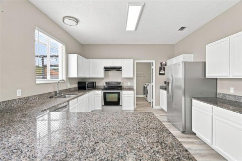 Villa ou maison à vendre à Kissimmee, Floride: 3 chambres, 210.33 m2 № 2291167 - photo 7