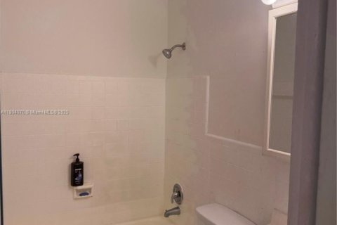 Copropriété à louer à Hallandale Beach, Floride: 1 chambre, 58.06 m2 № 1955327 - photo 4