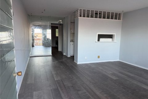 Copropriété à louer à Hallandale Beach, Floride: 1 chambre, 58.06 m2 № 1955327 - photo 2