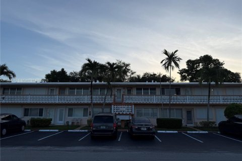 Copropriété à louer à Hallandale Beach, Floride: 1 chambre, 58.06 m2 № 1955327 - photo 1