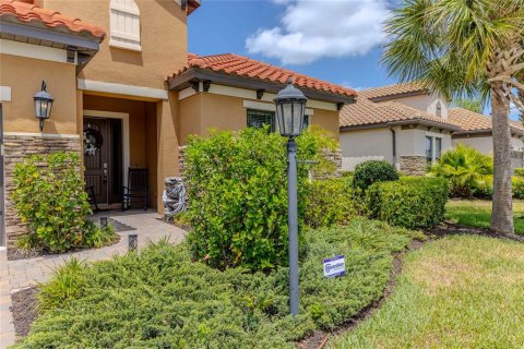 Villa ou maison à louer à Englewood, Floride: 3 chambres, 214.79 m2 № 2148062 - photo 6