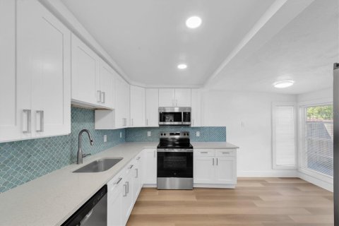 Villa ou maison à vendre à Madeira Beach, Floride: 2 chambres, 98.38 m2 № 2234561 - photo 4