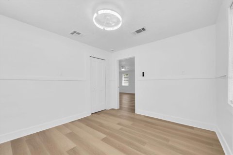 Villa ou maison à vendre à Madeira Beach, Floride: 2 chambres, 98.38 m2 № 2234561 - photo 12