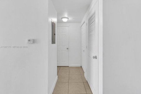 Copropriété à vendre à Hollywood, Floride: 2 chambres, 113.34 m2 № 2046640 - photo 21